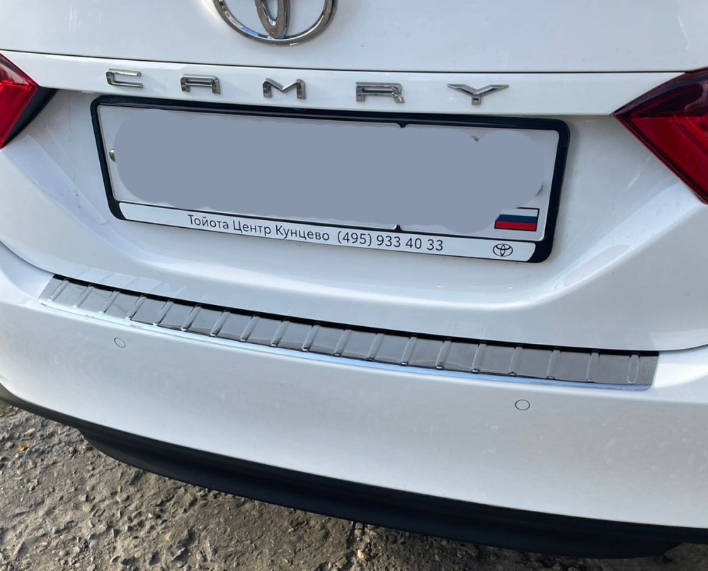 Накладка заднего бампера Toyota Camry V70 с 2017 по 2022, с загибом,  нержавеющая cталь, скотч 3M, Lider B-TO-CAM-18-S-M-1 купить в АВ-АКС.РУ